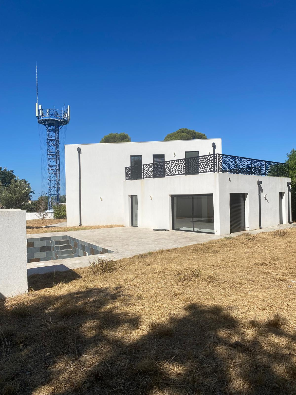 Maison à vendre à Marseille, 170 m², 5 pièces – photo 1 sur 5