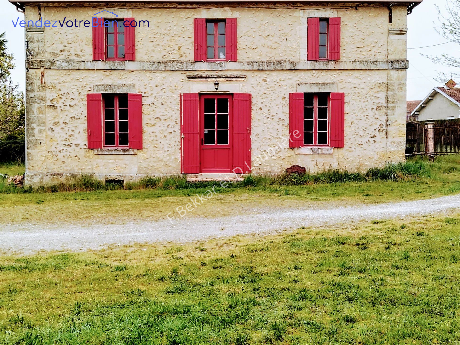 Maison à vendre à Mussidan, 171 m², 4 pièces – photo 1 sur 23